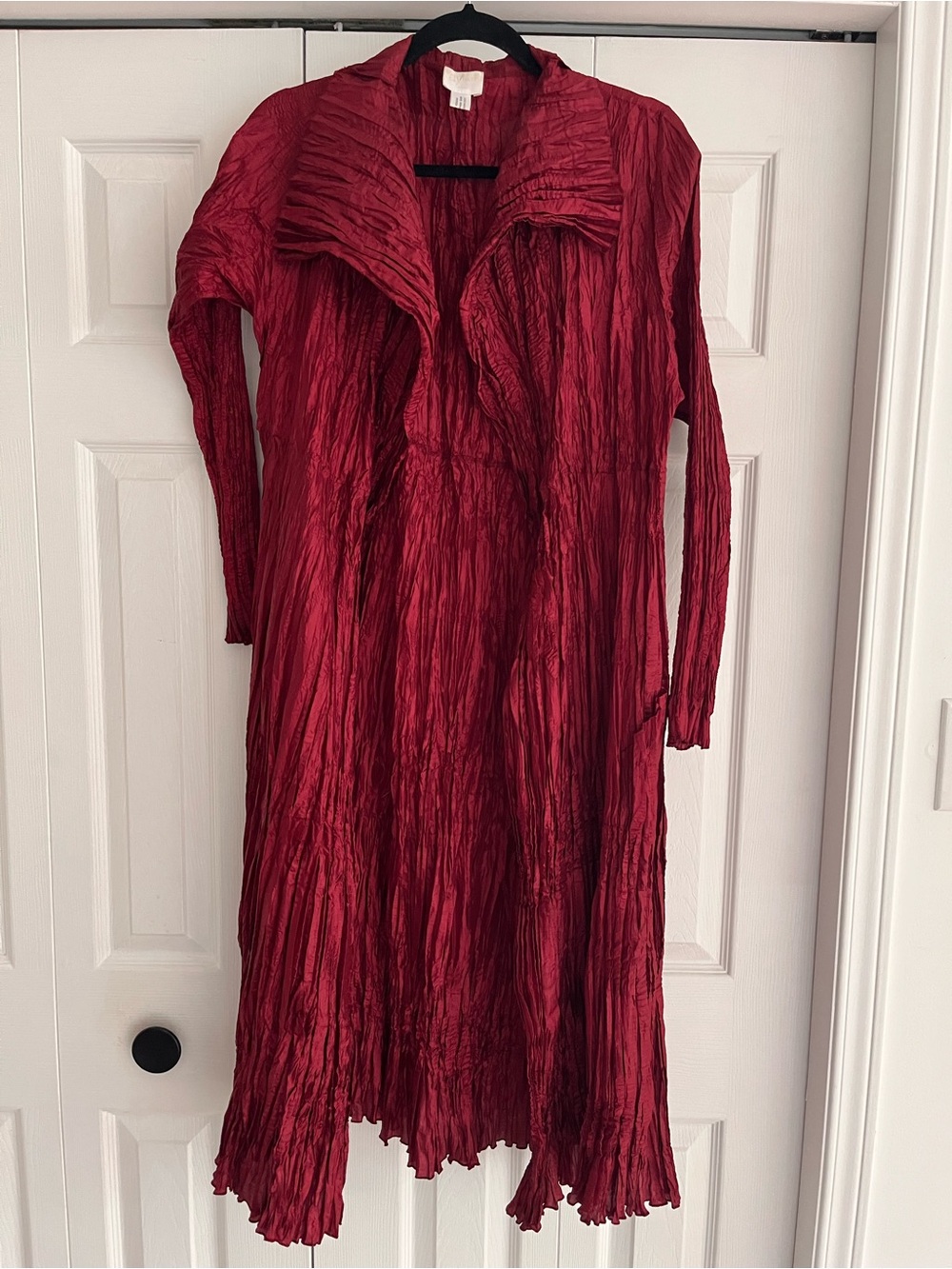 Red crinkled duster, one size.